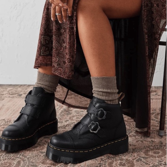 Dr. Martens Devon Flower Buckle Leather Platform Boots in Black Size 8.5 - Picture 2 of 16
